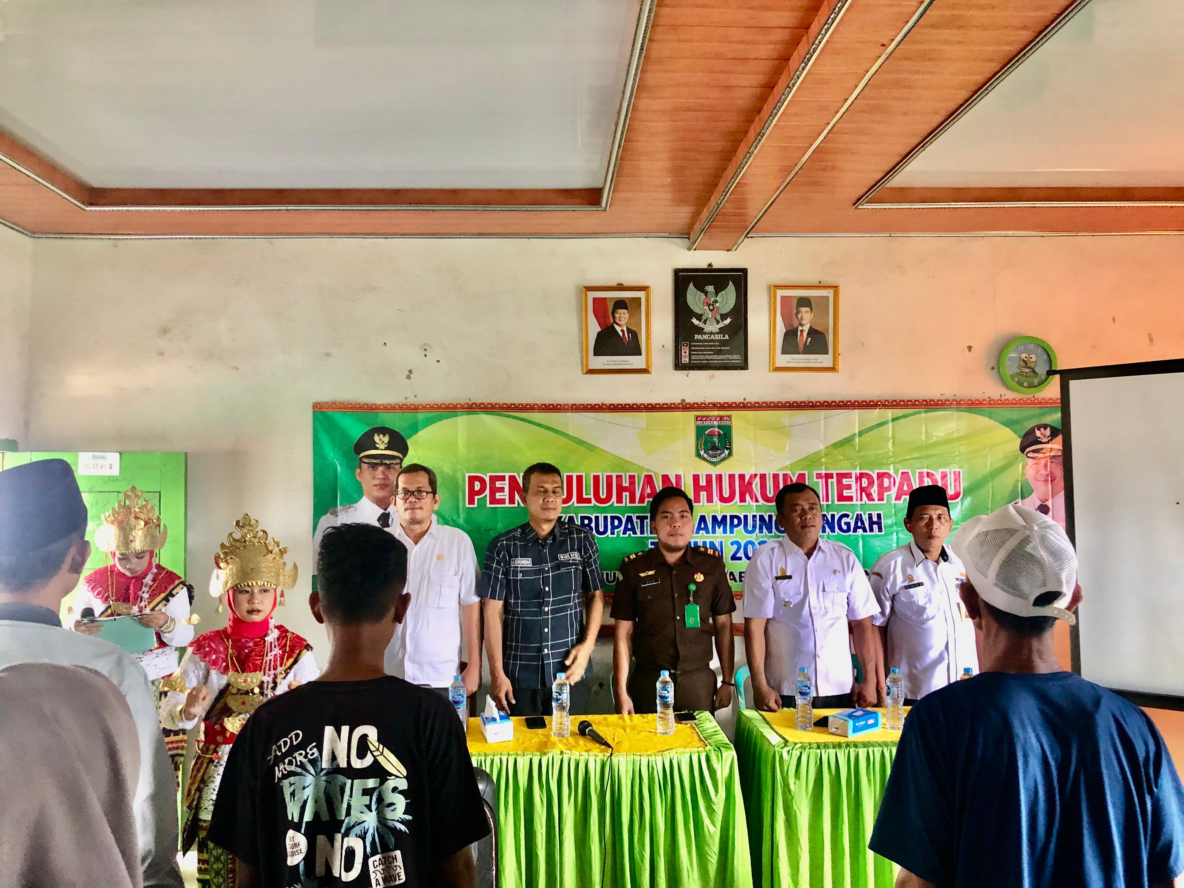 Bagian Hukum Sekretariat Kabupaten Lampung Tengah Melakukan Penyuluhan Hukum Terpadu di Kampung Sukanegara Kecamatan Bangunrejo Lampung Tengah